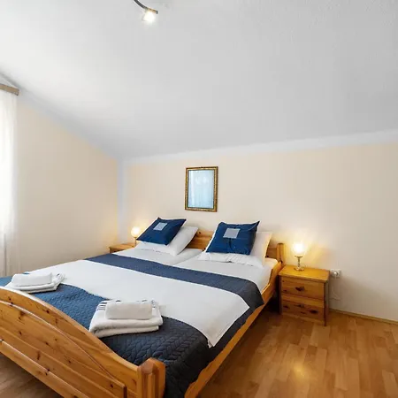 Apartment 2 Bedroom Awesome In *