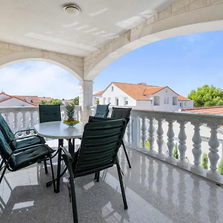 2 Bedroom Awesome In Apartment Vodice