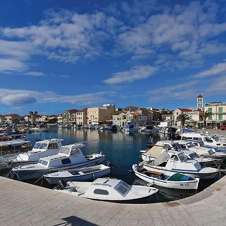 2 Bedroom Awesome In Apartment *