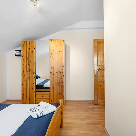 Apartment 2 Bedroom Awesome In *